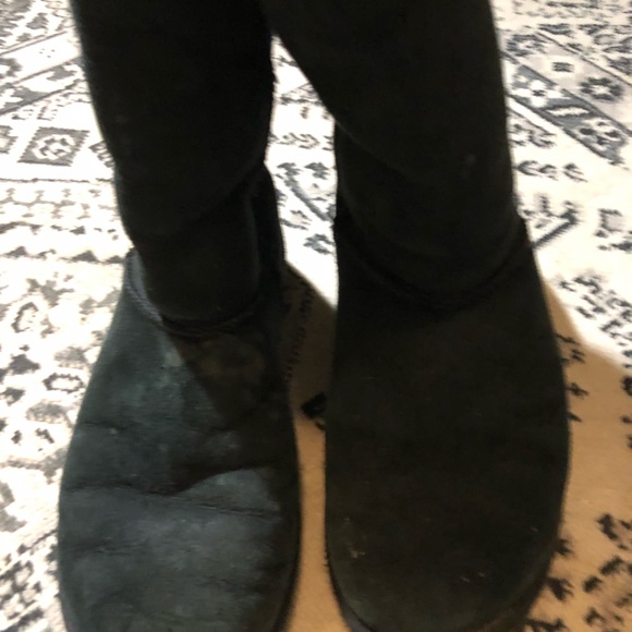 Black UGGS size 9 - Picture 6 of 7